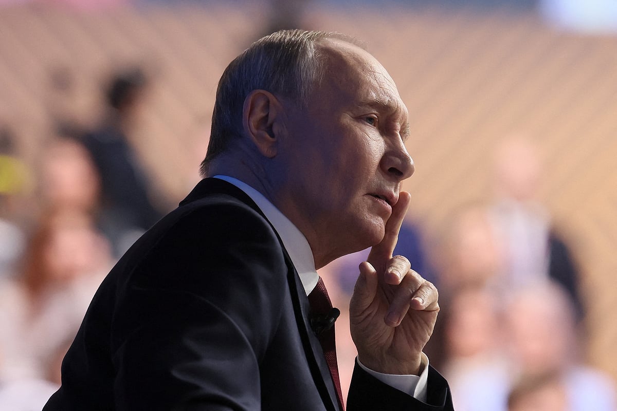 বছরের সর্বশেষ সম্মেলনে রাশিয়ার প্রেসিডেন্ট ভ্লাদিমির পুতিন। মস্কোর ‘গস্তিনি দভর প্রদর্শনী হলে’, ১৯ ডিসেম্বর ২০২৫