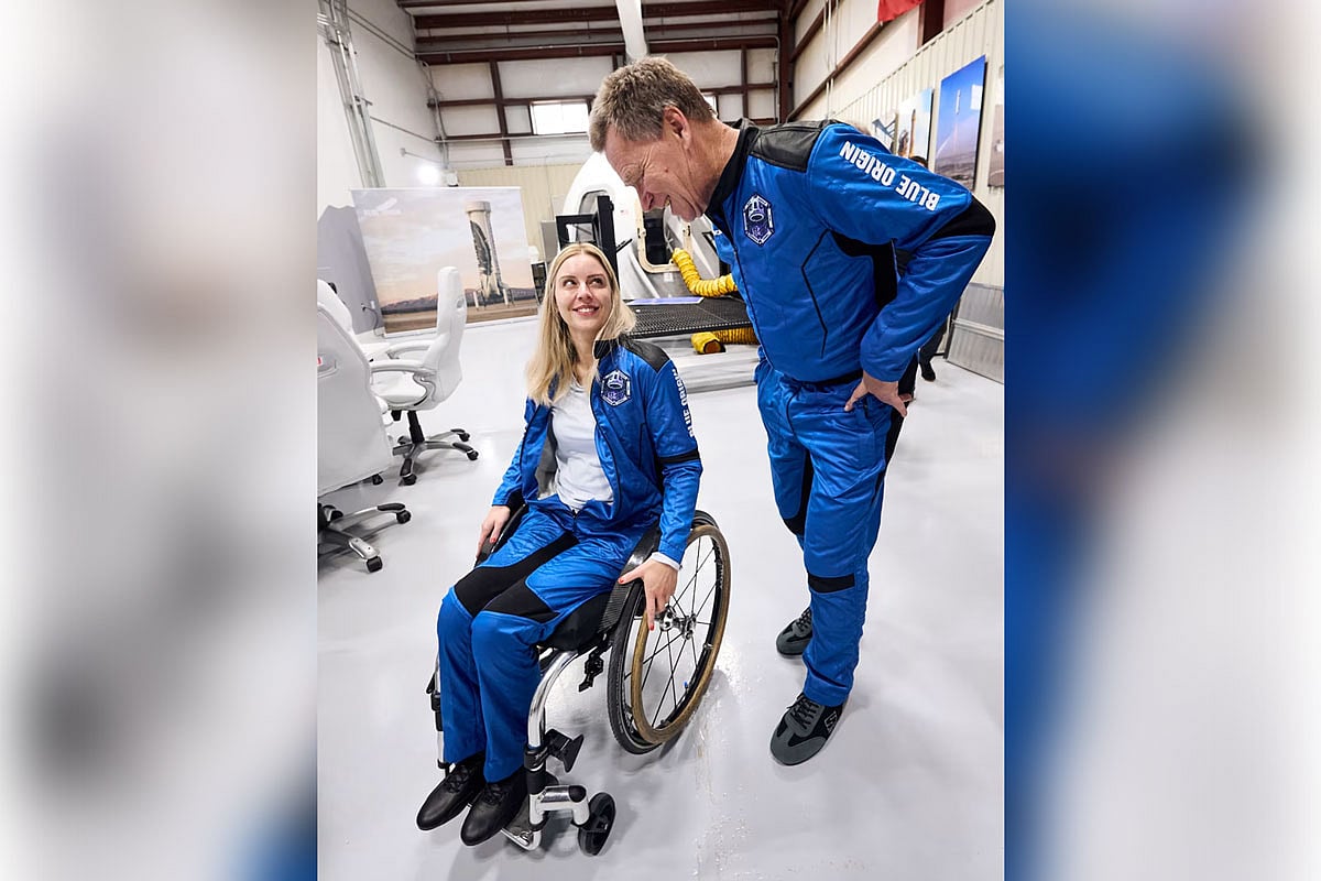 প্রথম হুইলচেয়ার ব্যবহারকারী হিসেবে মহাকাশে ইতিহাস গড়তে যাচ্ছে মাইকেলা বেন্টহাউস (বাঁয়ে)