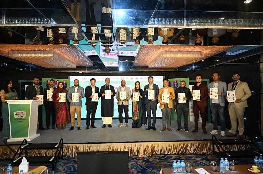 ইয়ামাহার আয়োজনে ব্র্যান্ডটক ৬.০ অনুষ্ঠানে উপস্থিত অতিথিরা। একই অনুষ্ঠানে বিজনেস ব্রিলিয়াঞ্জ ম্যাগাজিনের সপ্তম সংস্করণ উন্মুক্ত করা হয়। এ আয়োজনে সহযোগী হিসেবে ছিল আকিজ হেলথকেয়ার অ্যান্ড হাইজিন ও স্বপ্ন। অনুষ্ঠানের মিডিয়া পার্টনার ছিল অ্যানেক্স কমিউনিকেশনস। সম্প্রতি রাজধানী ঢাকার গুলশানে রেনেসাঁ ঢাকা হোটেলে