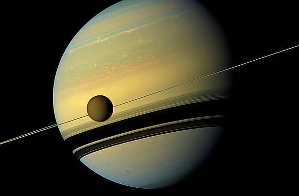 শনি গ্রহ ও টাইটান চাঁদ