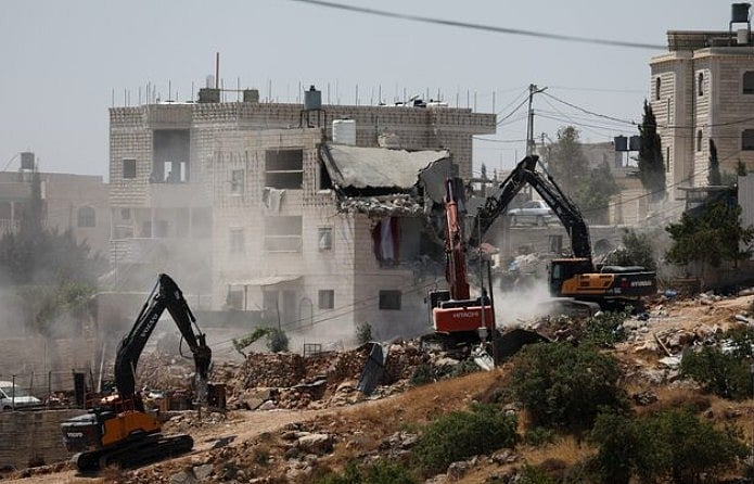 পশ্চিম তীরে ফিলিস্তিনিদের বাড়ি গুঁড়িয়ে দেওয়া হচ্ছে