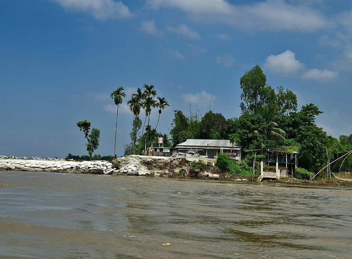 সামাজিক নিরাপত্তায় চরাঞ্চলের মানুষের জন্য চরের সংকটকে বিবেচনায় নেওয়া জরুরি।