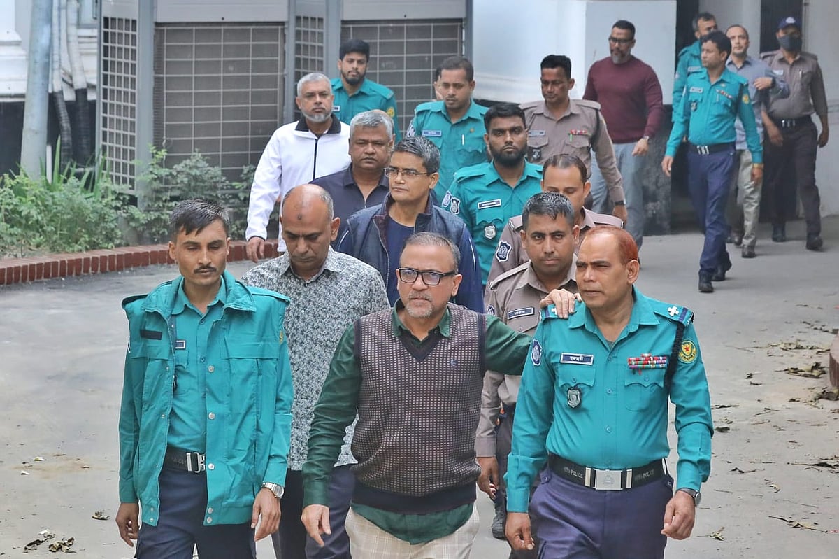 গ্রেপ্তার আসামিদের ট্রাইব্যুনালে হাজির করা হয়। ২১ ডিসেম্বর