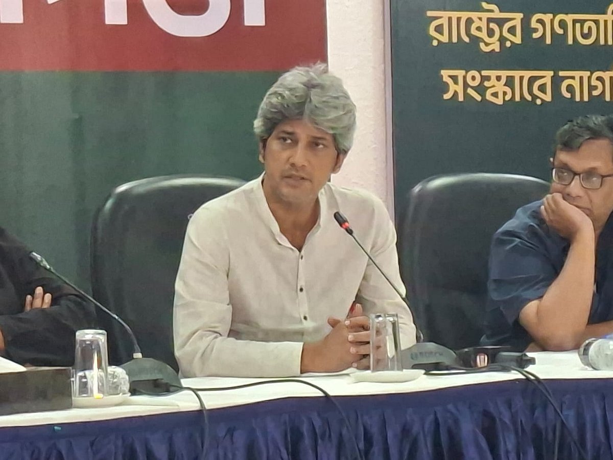 রাজধানীর সিরডাপ মিলনায়তনে ‘নির্বাচন ও নাগরিক নিরাপত্তা’ শীর্ষক গোলটেবিল বৈঠকে বক্তব্য দেন গণসংহতি আন্দোলনের প্রধান সমন্বয়কারী জোনায়েদ সাকি। ২১ ডিসেম্বর