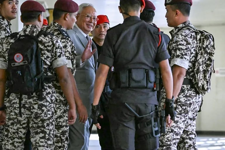 সোমবার আদালতে হাজির ছিলেন নাজিব রাজাক। ২২ ডিসেম্বর, ২০২৫