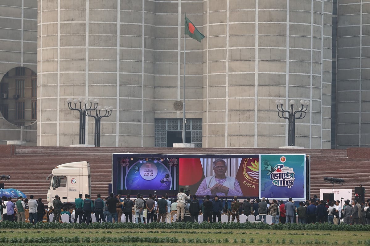 জাতীয় সংসদের দক্ষিণ প্লাজায় ভিডিও বার্তার মাধ্যমে ‘ভোটের গাড়ি’র প্রচারণা শুরুর উদ্বোধনী অনুষ্ঠানে বক্তব্য দেন প্রধান উপদেষ্টা অধ্যাপক মুহাম্মদ ইউনূস। সোমবার, ২২ ডিসেম্বর