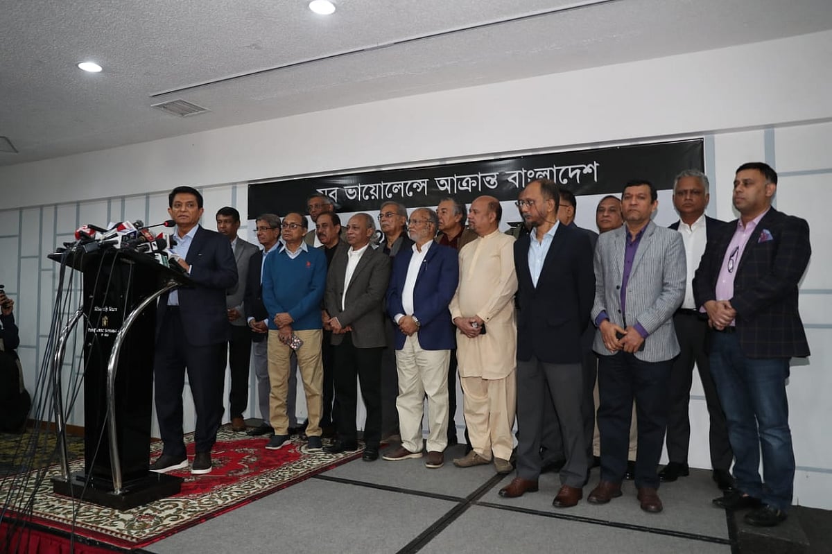সম্পাদক পরিষদ ও নোয়াবের  ‘মব ভায়োলেন্সে আক্রান্ত বাংলাদেশ’ শীর্ষক  যৌথ প্রতিবাদ সভায় বক্তব্য দেন নোয়াব সভাপতি এ কে আজাদ। আজ সোমবার দুপুরে প্যান প্যাসিফিক সোনারগাঁওয়ে