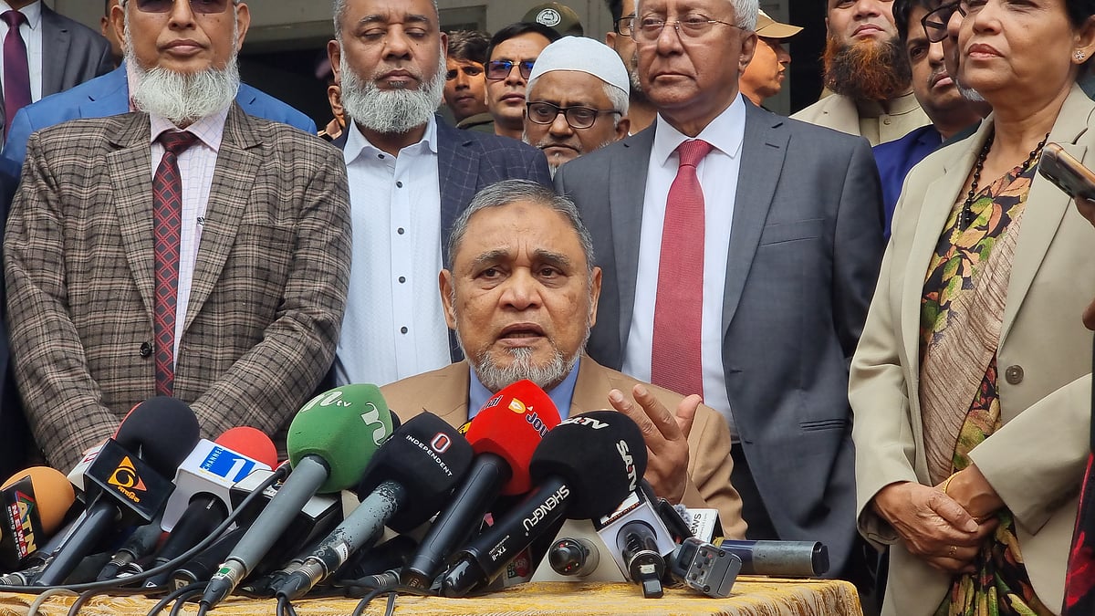 প্রধান নির্বাচন কমিশনার এ এম এম নাসির উদ্দীন আজ সোমবার রাজধানীর তেজগাঁও মেইল প্রসেসিং সেন্টারে পোস্টাল ব্যালটের প্রস্তুতিকাজ পরিদর্শন শেষে সাংবাদিকদের সঙ্গে কথা বলেন