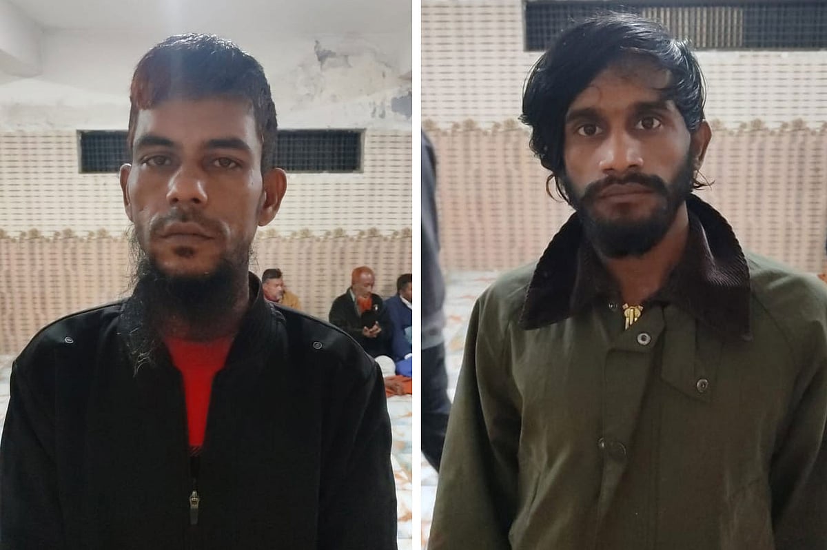 আরাফাত ইয়াসিন ও মো. হাশেম (ডানে)