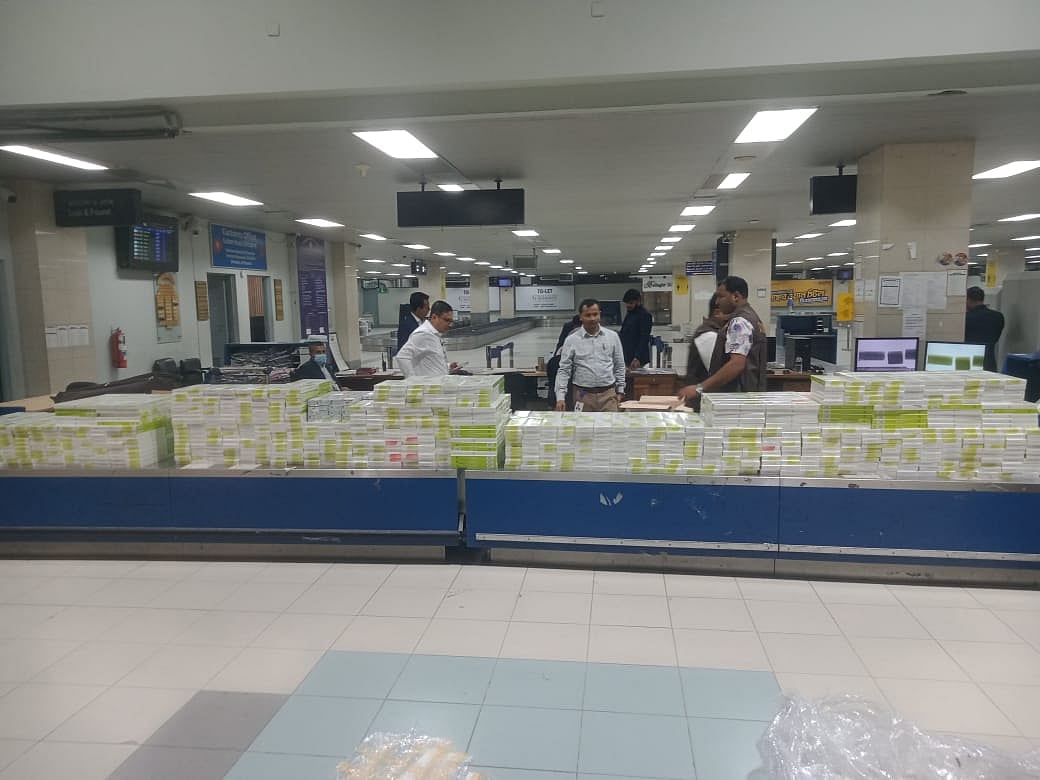 জব্দ করা সিগারেট ও নিষিদ্ধ ক্রিম