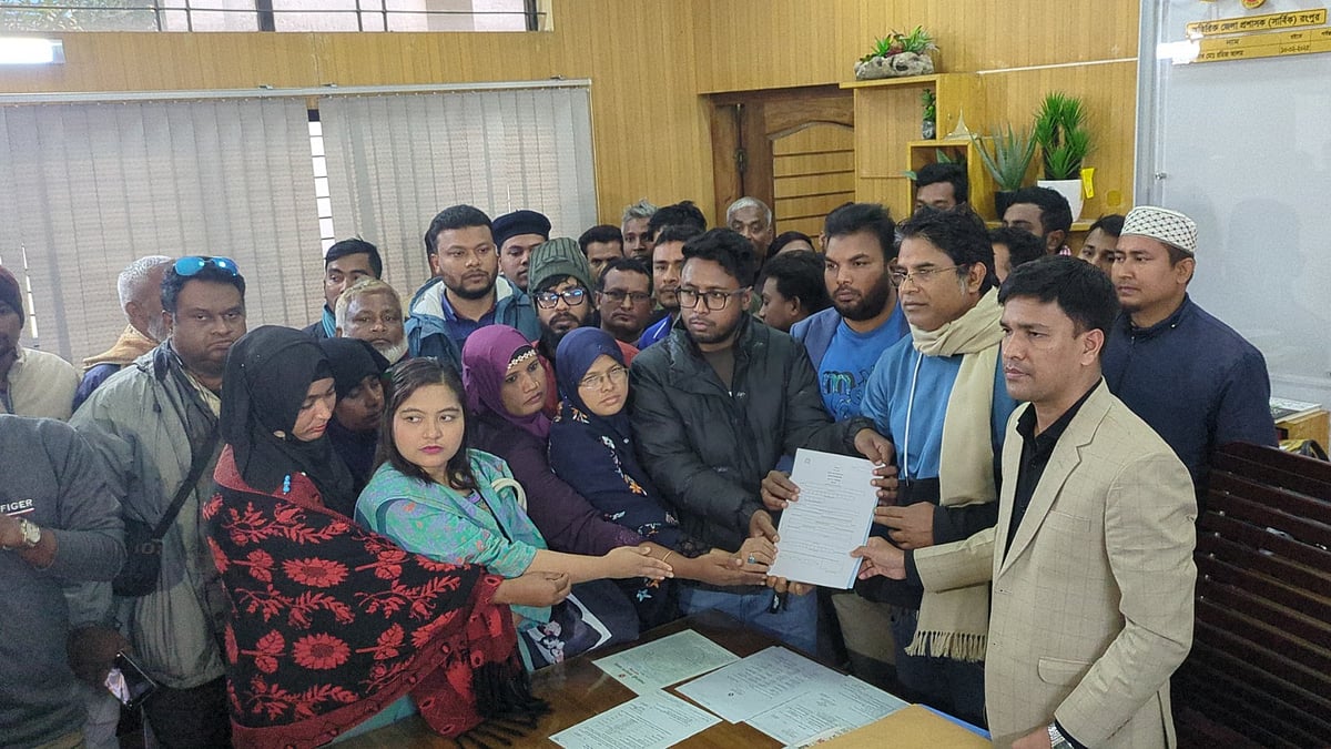 রংপুরে এনসিপির সদস্যসচিব আখতার হোসেনের পক্ষে মনোনয়নপত্র সংগ্রহ করেন দলটির জেলা কমিটির নেতারা। আজ মঙ্গলবার বিকেলে রংপুর নগরের আঞ্চলিক নির্বাচন কার্যালয়ে