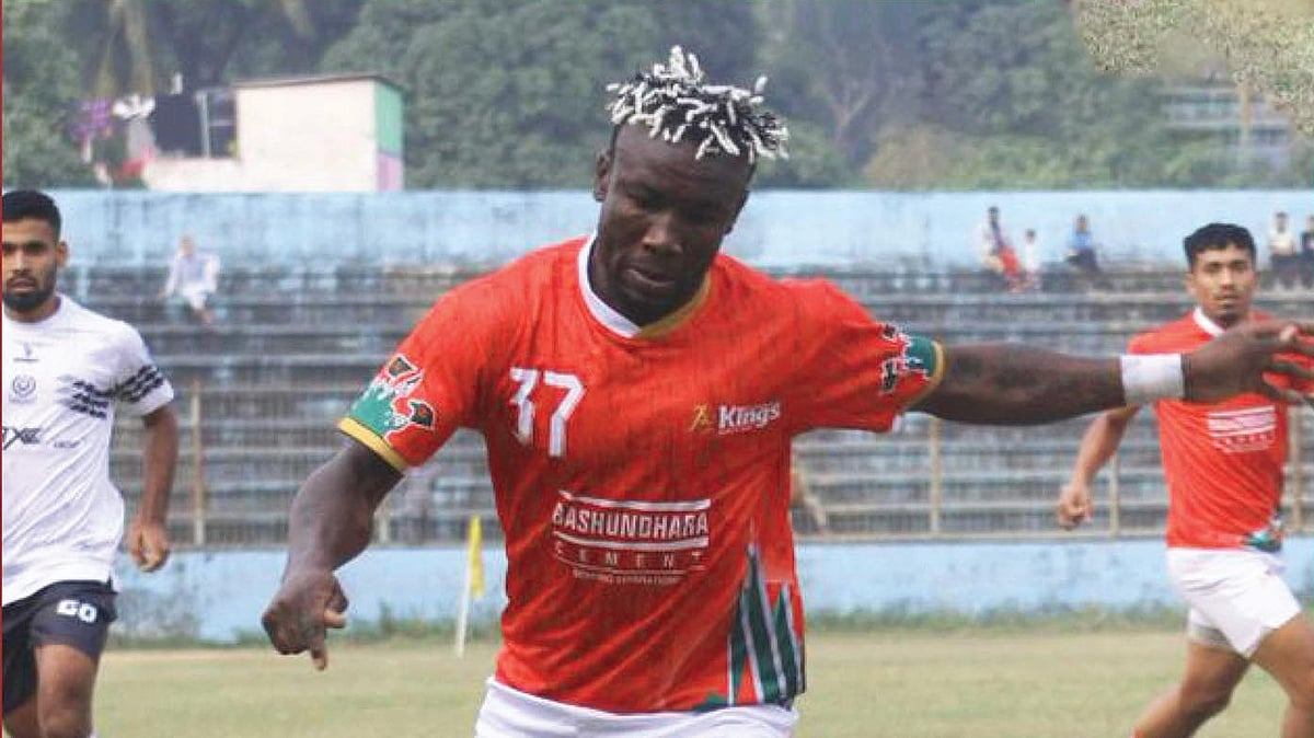 কুমিল্লায় কিংস-মোহামেডান ম্যাচের একটি মুহূর্ত