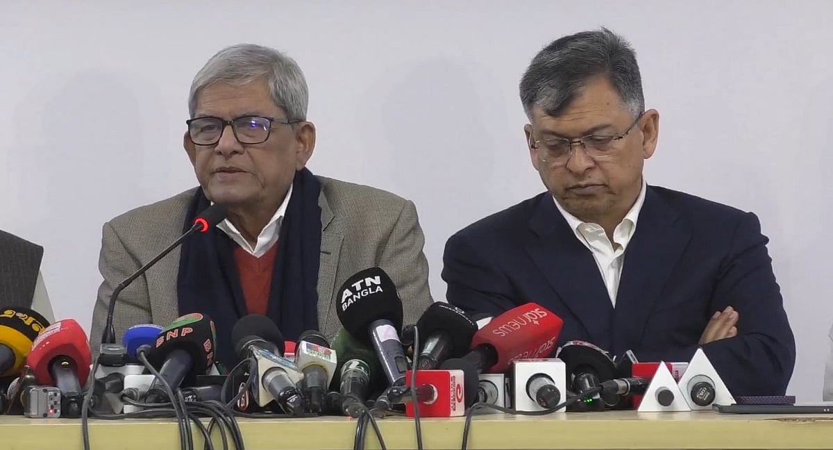 জমিয়তে উলামায়ে ইসলাম বাংলাদেশের নেতাদের সঙ্গে বৈঠক করে বিএনপি চেয়ারপারসনের গুলশানের রাজনৈতিক কার্যালয়ে সংবাদ সম্মেলনে বক্তব্য দেন দলের মহাসচিব মির্জা ফখরুল ইসলাম আলমগীর। আজ মঙ্গলবার দুপুরে