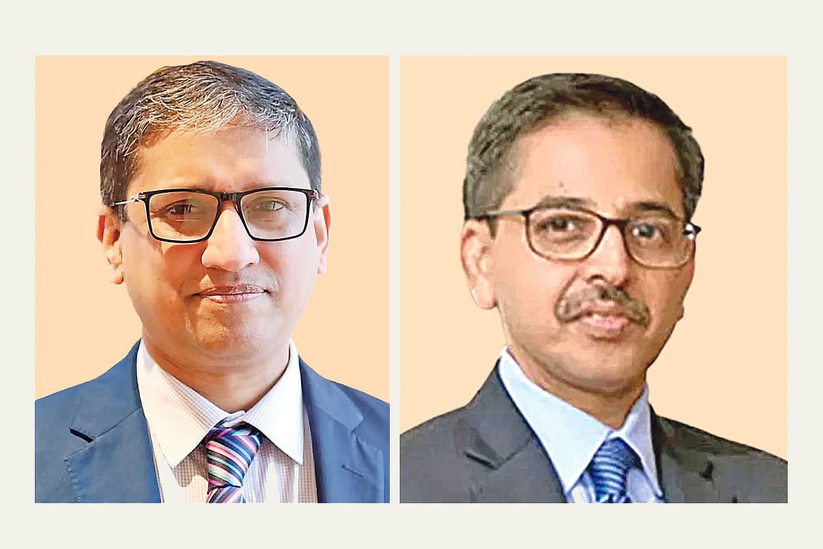 বাংলাদেশের হাইকমিশনার এম রিয়াজ হামিদুল্লাহ ও ভারতের হাইকমিশনার প্রণয় ভার্মা (ডানে)