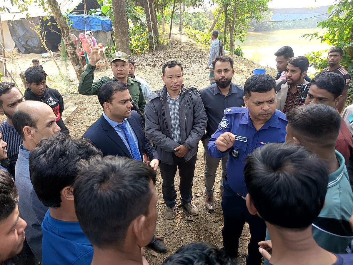 আগুনে পুড়ে দুজনের মৃত্যুর খবর পেয়ে ঘটনাস্থল পরিদর্শন করেন রাঙ্গুনিয়া থানা ও উপজেলা প্রশাসনের কর্মকর্তারা। আজ সকালে