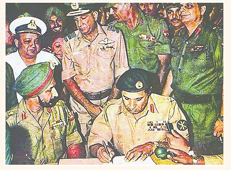 ১৯৭১ সালের ১৬ ডিসেম্বর মুক্তিবাহিনী ও মিত্রবাহিনীর কাছে আত্মসমর্পণ করে পাকিস্তানি সেনাবাহিনী
