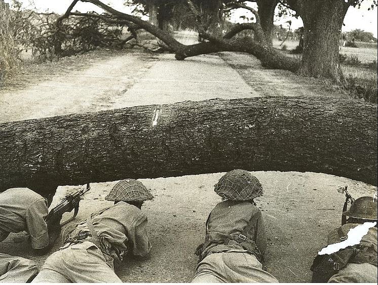 ১৯৭১ সালে বাংলাদেশের মুক্তিযুদ্ধ ছিল পাহাড়ি–বাঙালিসহ সব মানুষের সর্বাত্মক জনযুদ্ধ। মুক্তিযুদ্ধের এই ছবিটি রাজশাহী অঞ্চলের।