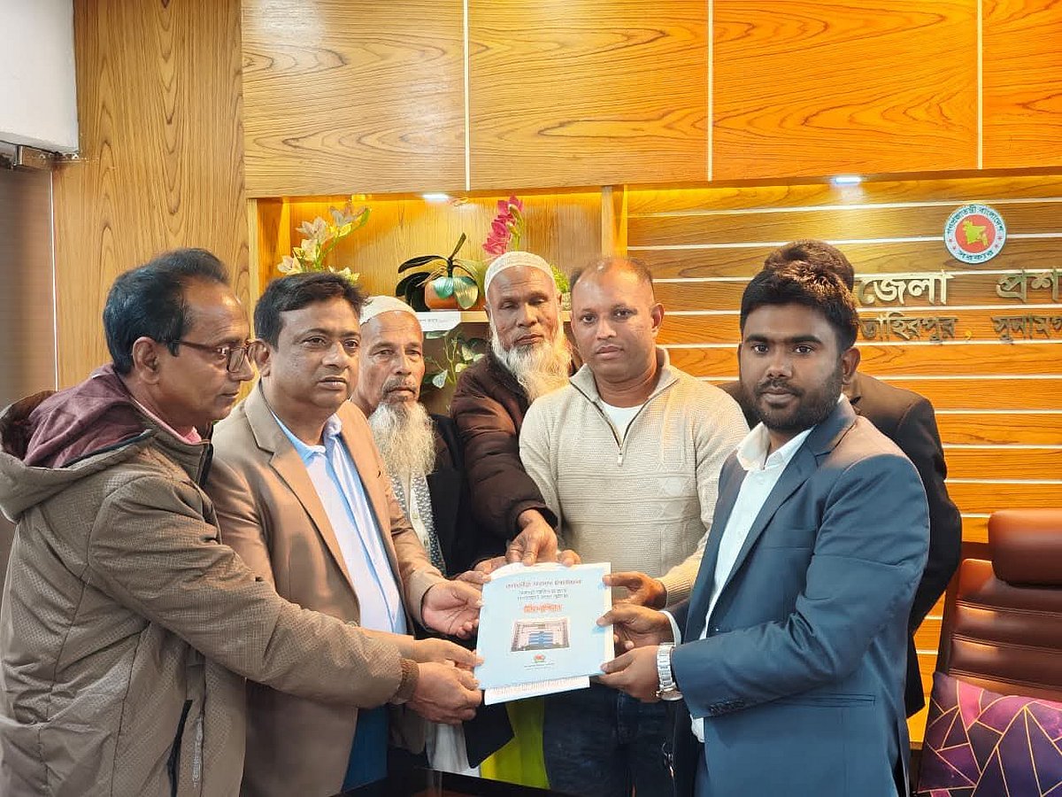 সুনামগঞ্জ-১আসনে মনোনয়নপত্র সংগ্রহ করছেন বিএনপি নেতা কামরুজ্জামান কামরুলের সমর্থকেরা। বুধবার দুপুরে