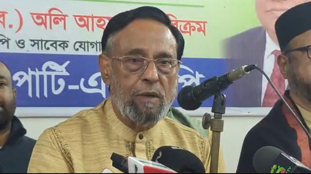 মগবাজার এলডিপির কার্যালয়ে এক জরুরি সংবাদ সম্মেলন করেন এলডিপির সভাপতি কর্নেল (অব.) অলি আহমদ।