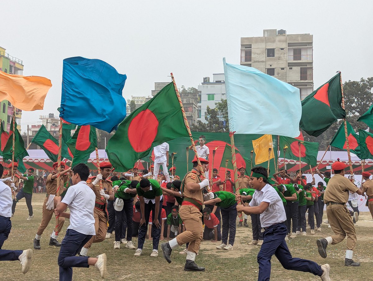 বর্তমান শিক্ষার্থীদের অংশগ্রহণে মুক্তিযুদ্ধ ও ব্রাহ্মণবাড়িয়ার ঐতিহ্য নিয়ে শারীরিক কসরত প্রদর্শন করা হয়। আজ বৃহস্পতিবার অন্নদা সরকারি উচ্চবিদ্যালয়ের বোর্ডিং মাঠে