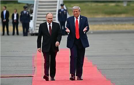 রাশিয়ার প্রেসিডেন্ট ভ্লাদিমির পুতিন এবং মার্কিন প্রেসিডেন্ট ডোনাল্ড ট্রাম্প