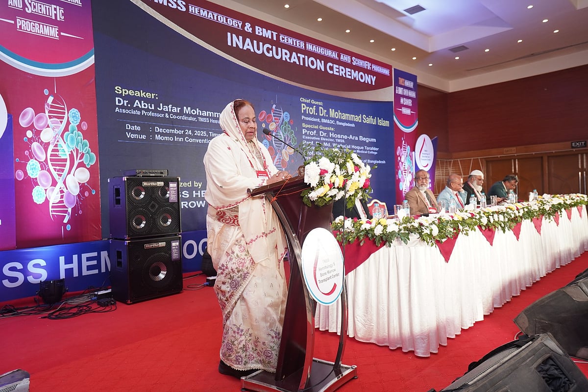 টিএমএসএস হেমাটোলজি ও বোনম্যারো ট্রান্সপ্লান্ট সেন্টারের উদ্বোধনী অনুষ্ঠানে বক্তব্য দেন টিএমএসএসের প্রতিষ্ঠাতা ও নির্বাহী পরিচালক হোসনে আরা বেগম। গতকাল বুধবার সন্ধ্যায় বগুড়ায় হোটেল মম ইনের সম্মেলনকক্ষে