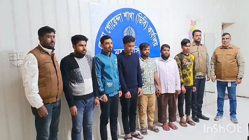 ময়মনসিংহের ভালুকায় পোশাকশ্রমিক দীপু চন্দ্র দাসকে পিটিয়ে ও পুড়িয়ে হত্যার ঘটনায় আরও ছয়জনকে গ্রেপ্তার করেছে জেলা পুলিশের গোয়েন্দা শাখা (ডিবি)। আজ বৃহস্পতিবার সকালে তোলা