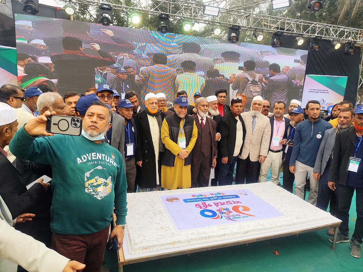 ভরাসার বহুমুখী উচ্চবিদ্যালয়ের শতবর্ষ পূর্তি উপলক্ষে ১০০ পাউন্ডের কেক কাটা হয়। আজ বৃহস্পতিবার দুপুরে কুমিল্লার বুড়িচং উপজেলায়