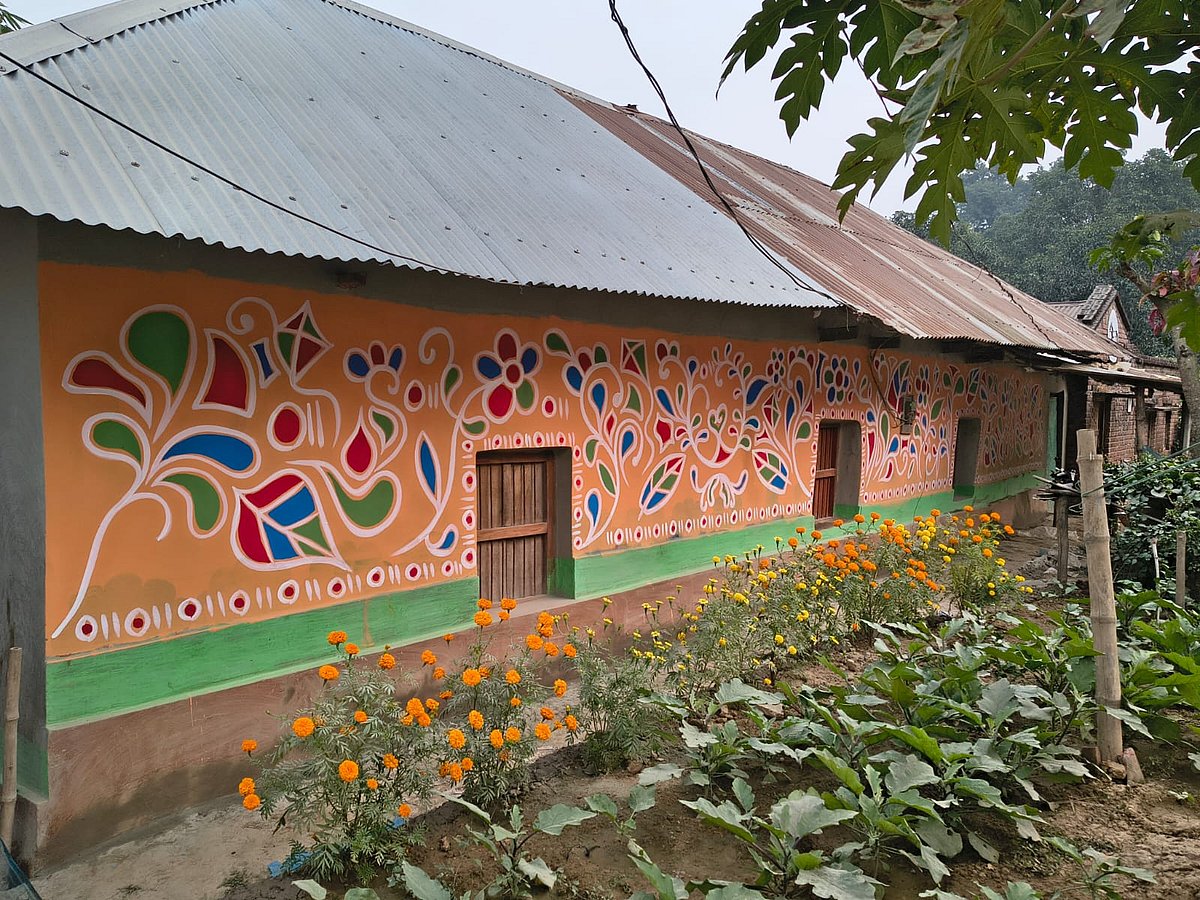 আলপনার রঙে রাঙানো হয়েছে রাঙামাটিয়ার ঘরগুলো