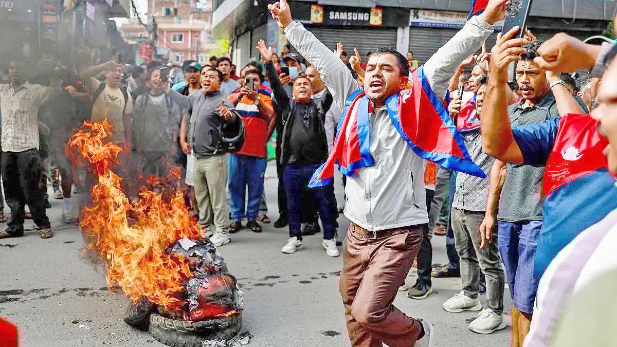 নেপালে দুর্নীতি, স্বজনপ্রীতি ও তরুণদের জন্য সুযোগের অভাব নিয়ে ব্যাপক বিক্ষোভ শুরু হয়