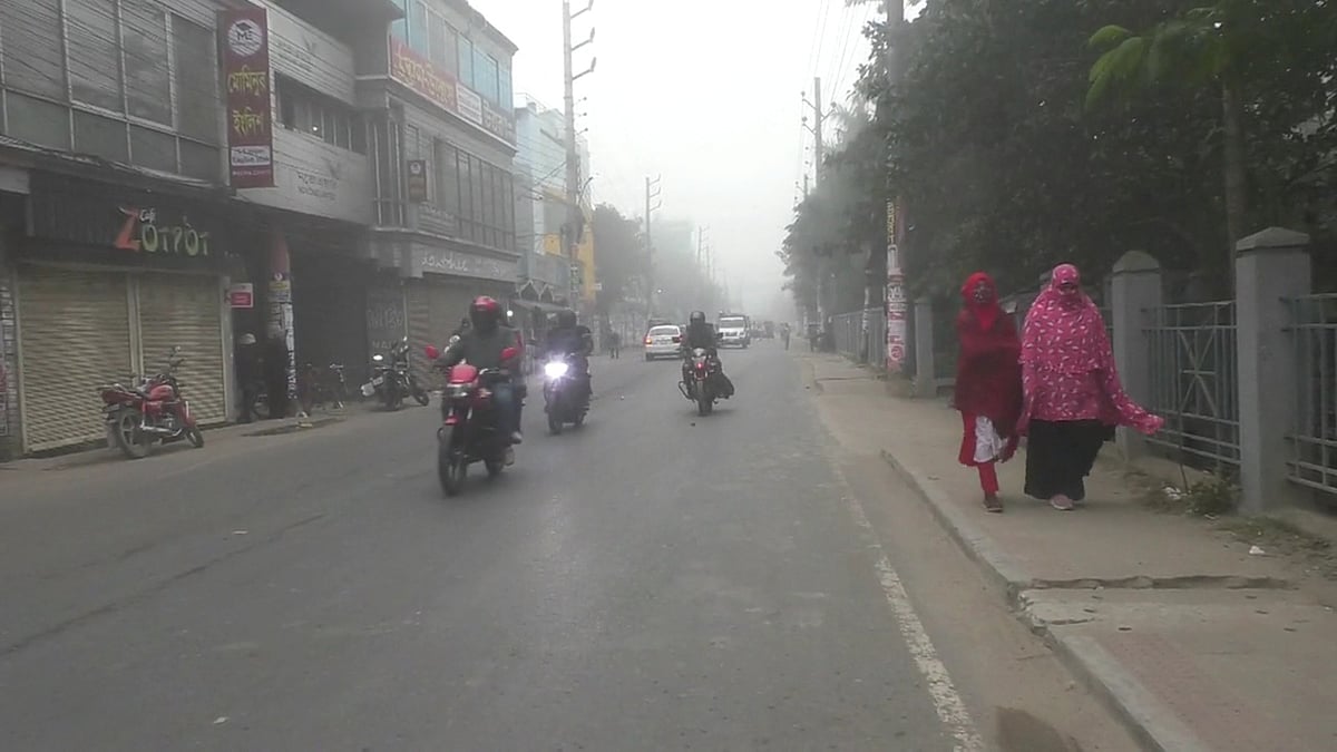 সকাল পৌনে ৭টায় যশোরের তাপমাত্রা রেকর্ড করা হয় ৮ দশমিক ৮ ডিগ্রি সেলসিয়াস। আজ শনিবার