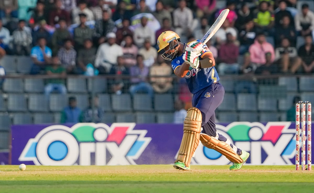 সাব্বির রহমানের ১০ বলে ২১ রানের ক্যামিওতে ঢাকা রাজশাহীকে হারিয়েছে ৫ উইকেটে।