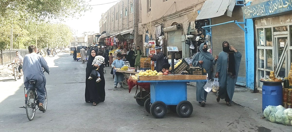 আফগানিস্তানে মেয়েরা একা ঘরের বাইরে বের হন না, এ কথা ঠিক নয়