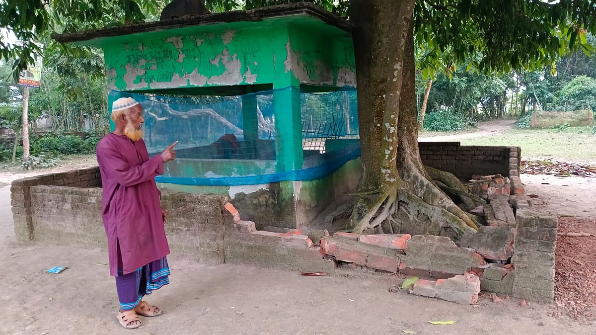 ময়মনসিংহের গৌরীপুর উপজেলার সহনাটী ইউনিয়নের টেঙ্গাপাড়া গ্রামের শাহজাহান উদ্দিন আউলিয়া (রহ.)-এর মাজারে গত বৃহস্পতিবার রাতে ভাঙচুর করা হয়। শনিবার বিকেলে তোলা