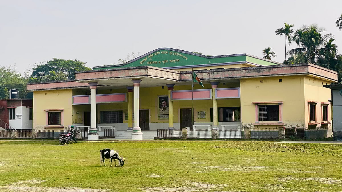 বীরশ্রেষ্ঠ শহীদ ল্যান্সনায়েক নূর মোহাম্মদ শেখ গ্রন্থাগার ও স্মৃতি জাদুঘর। নড়াইল সদর উপজেলার নূর মোহাম্মদনগরে