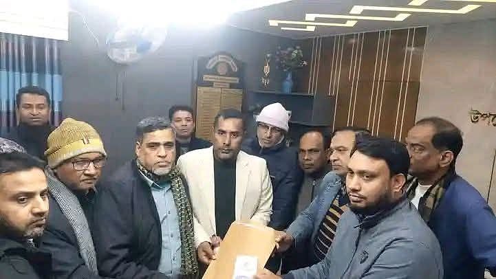 মোরশেদ মিল্টনের পক্ষে মনোনয়নপত্র সংগ্রহ করেন গাবতলী উপজেলা বিএনপির সহ-সভাপতি আশরাফ হোসেন। গতকাল শনিবার