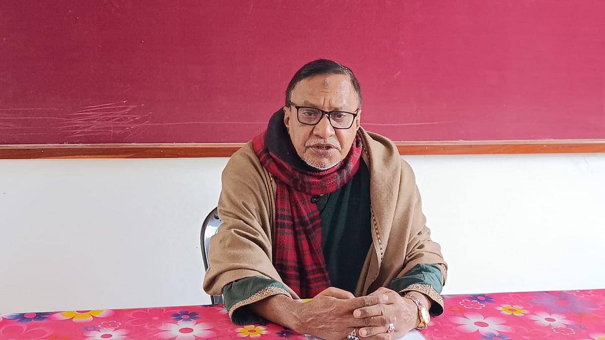 ময়মনসিংহের ঈশ্বরগঞ্জ প্রেসক্লাবে সংবাদ সম্মেলন করে বিএনপি থেকে পদত্যাগের ঘোষণা দেন বিএনপির সাবেক সংসদ সদস্য শাহ্ নূরুল কবির। আজ রোববার দুপুর ১২টার দিকে