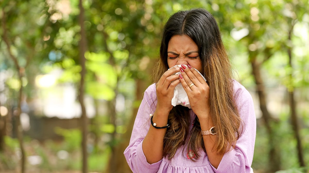 বারবার হাঁচি, নাক দিয়ে পানি পড়া বা নাক বন্ধ থাকা, এমন নানা কিছুই হতে পারে এ সময়ে