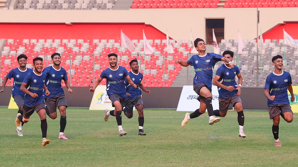 রুদ্ধশ্বাস টাই ব্রেকারের পর ফাইনালে এআইইউবির জয়ের মুহূর্ত