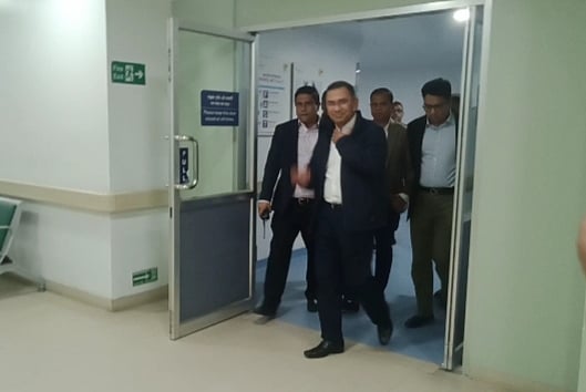 বিএনপির ভারপ্রাপ্ত চেয়ারম্যান তারেক রহমান। আজ রোববার রাতে রাজধানীর এভারকেয়ার হাসপাতালে