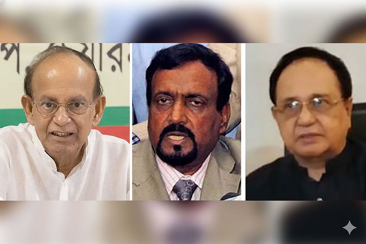 বাঁ থেকে আনোয়ার হোসেন মঞ্জু, এ বি এম রুহুল আমিন হাওলাদার ও কাজী ফিরোজ রশীদ