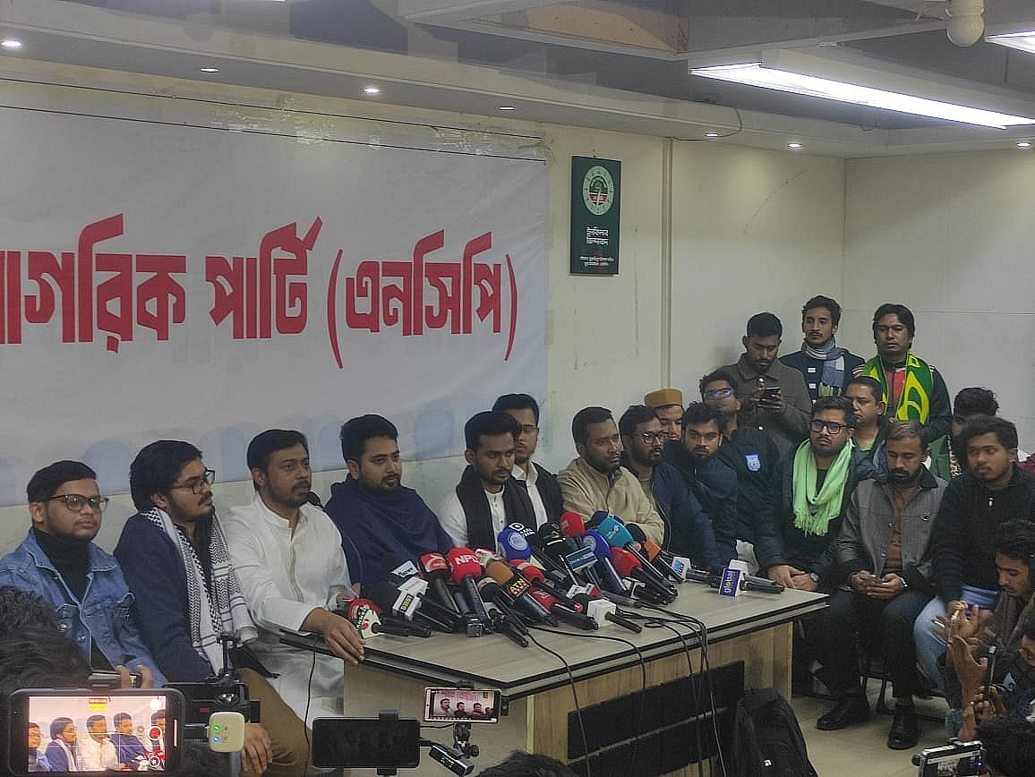 এনসিপির সংবাদ সম্মেলনে দলের আহ্বায়ক নাহিদ ইসলাম ও আসিফ মাহমুদ সজীব ভূইয়া