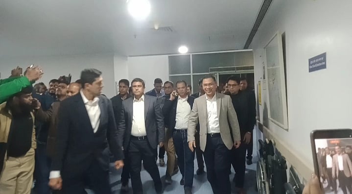 এভারকেয়ার হাসপাতালে বিএনপির ভারপ্রাপ্ত চেয়ারম্যান তারেক রহমান। সোমবার রাতে