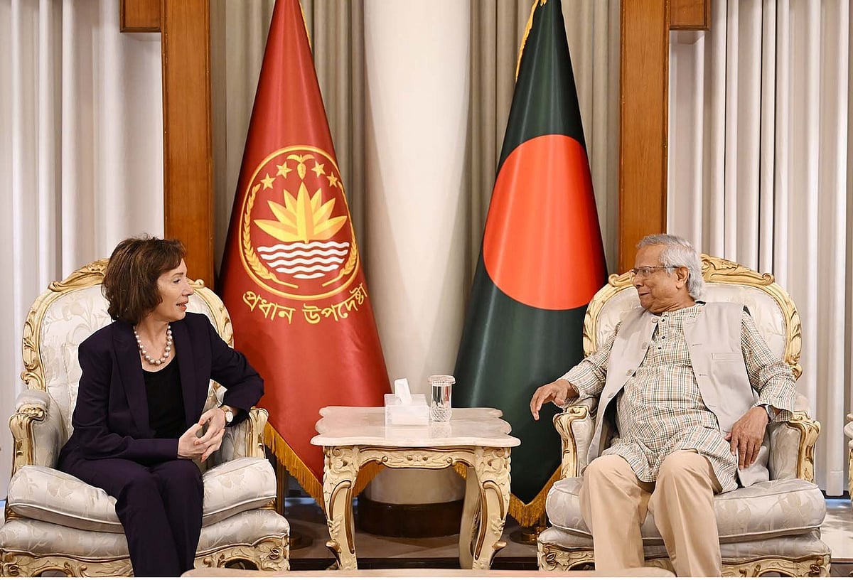 যুক্তরাষ্ট্রের চার্জ দ্য অ্যাফেয়ার্স ট্রেসি অ্যান জ্যাকবসন প্রধান উপদেষ্টা অধ্যাপক মুহাম্মদ ইউনূসের সঙ্গে বিদায়ী সাক্ষাৎ করেন। ২৯ ডিসেম্বর