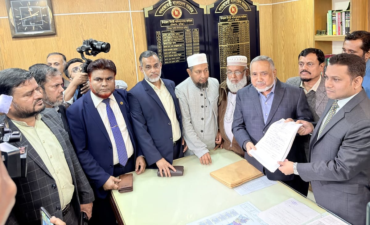 কুমিল্লা-১১ (চৌদ্দগ্রাম) আসন থেকে জামায়াতের প্রার্থী হিসেবে মনোনয়নপত্র জমা দিয়েছেন দলটির নায়েবে আমির সৈয়দ আবদুল্লাহ মুহাম্মদ তাহের। আজ সোমবার দুপুরে