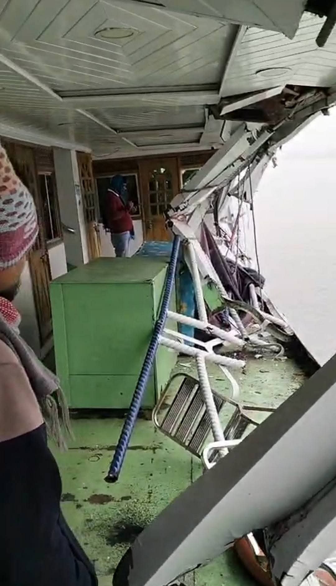 মেঘনায় নোঙর করা জাহাজের সঙ্গে সংঘর্ষে ক্ষতিগ্রস্ত হয় লঞ্চ এমভি মহারাজ-৭। গতকাল রোববার সকালে