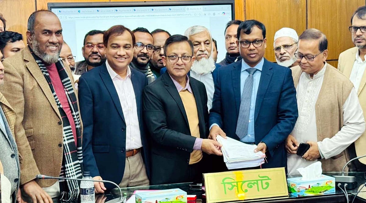 সিলেটে রিটার্নিং কর্মকর্তার কাছে মনোনয়নপত্র জমা দেন সিলেট-১ আসনের বিএনপিদলীয় প্রার্থী খন্দকার আবদুল মুক্তাদির। গতকাল সোমবার বিকেলে