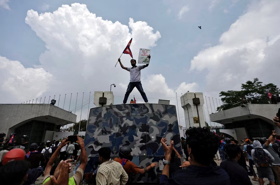 নেপালে তরুণদের বিক্ষোভ