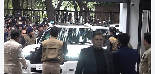 গুলশানে বিএনপির চেয়ারপারসনের রাজনৈতিক কার্যালয়ে এসেছেন তারেক রহমান