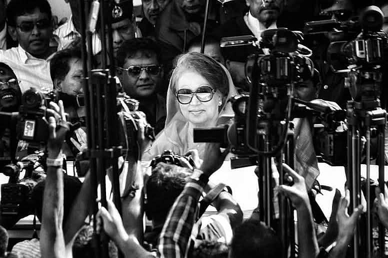 পুরান ঢাকার আলিয়া মাদরাসা মাঠে অবস্থিত ঢাকার বিশেষ জজ আদালত প্রাঙ্গণে খালেদা জিয়া। ২৬ ডিসেম্বর ২০১৭